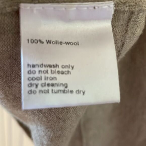 Akris Punto V-neck Sleeveless Sweater - Picture 5 of 5